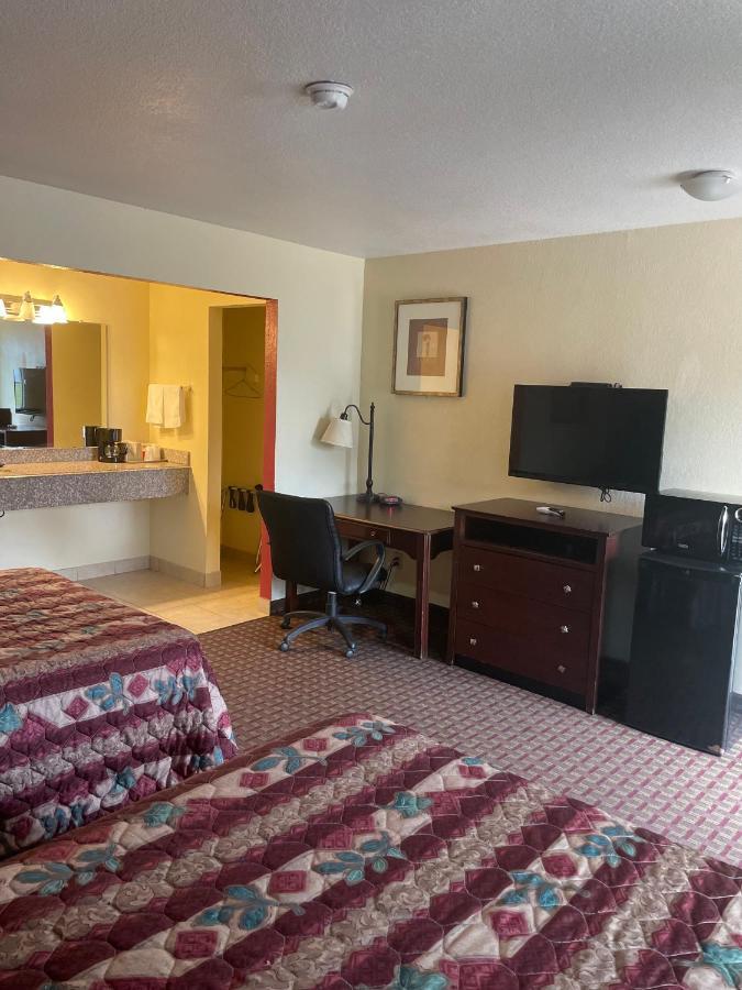 Village Motel *