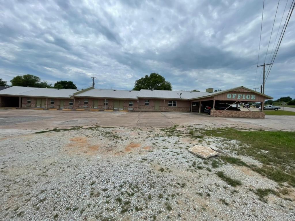Village Motel Ada