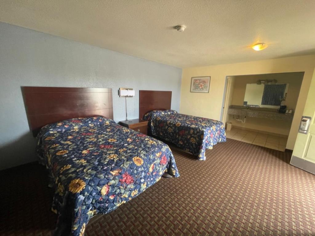 Village Motel *