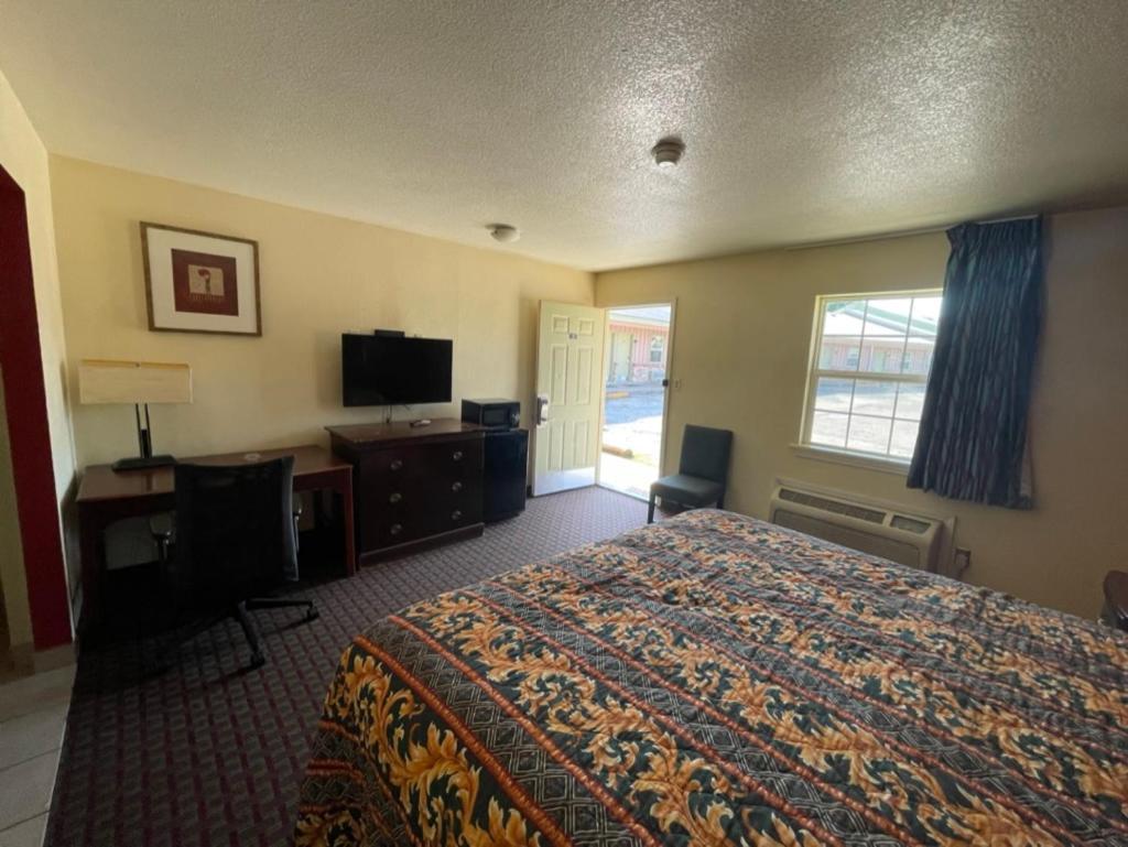 Village Motel Ada